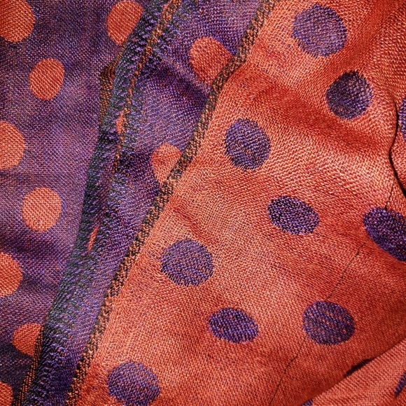 | Lovarzi | Reversible Polka Dot Scarf - Picture 3 of 5